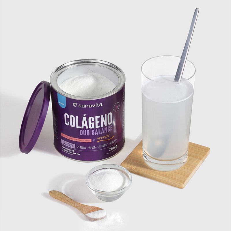 Pote de Colágeno Duo Balance aberto, copo de bebida.